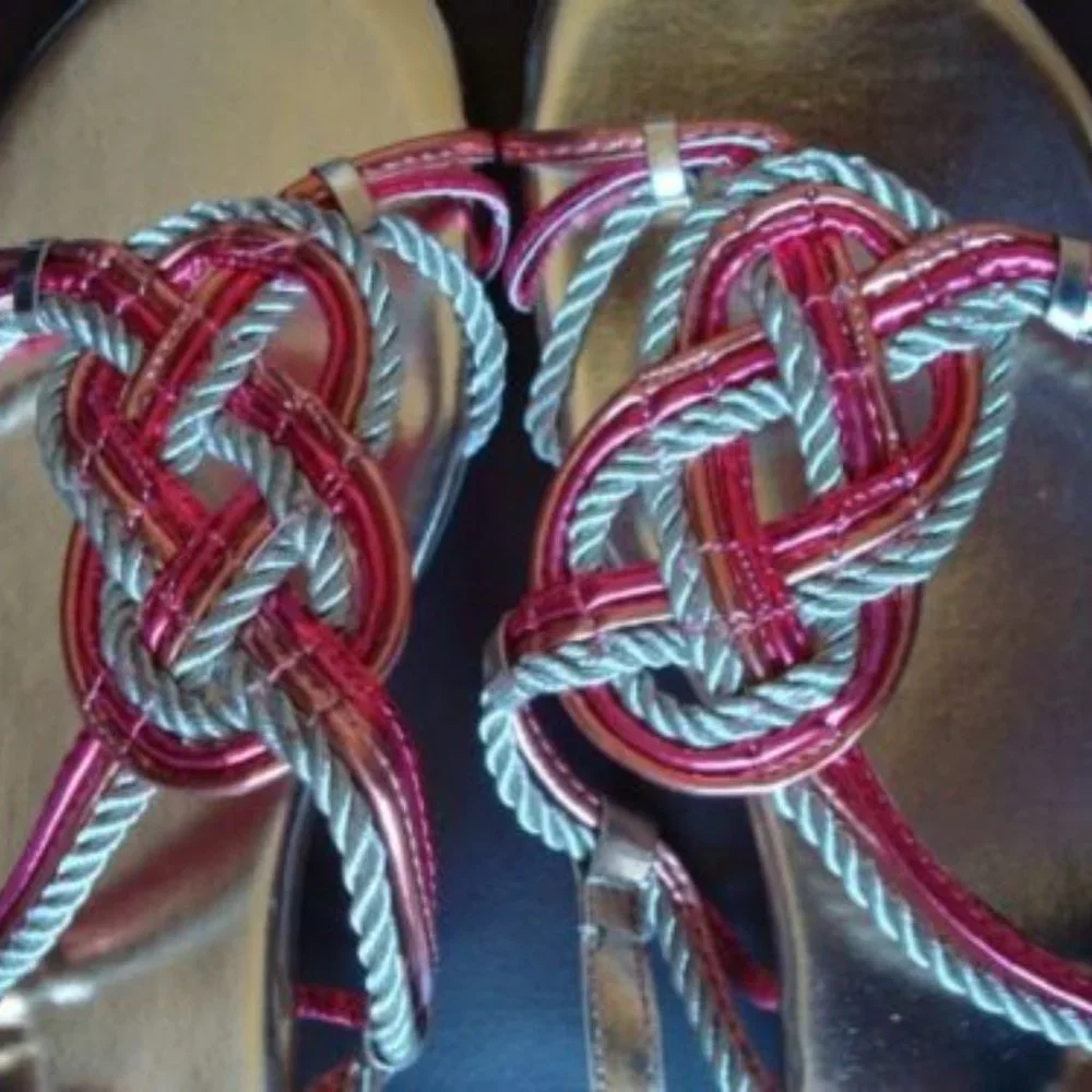 NWB CORAL METALLIC SANDALS SIZE 11M